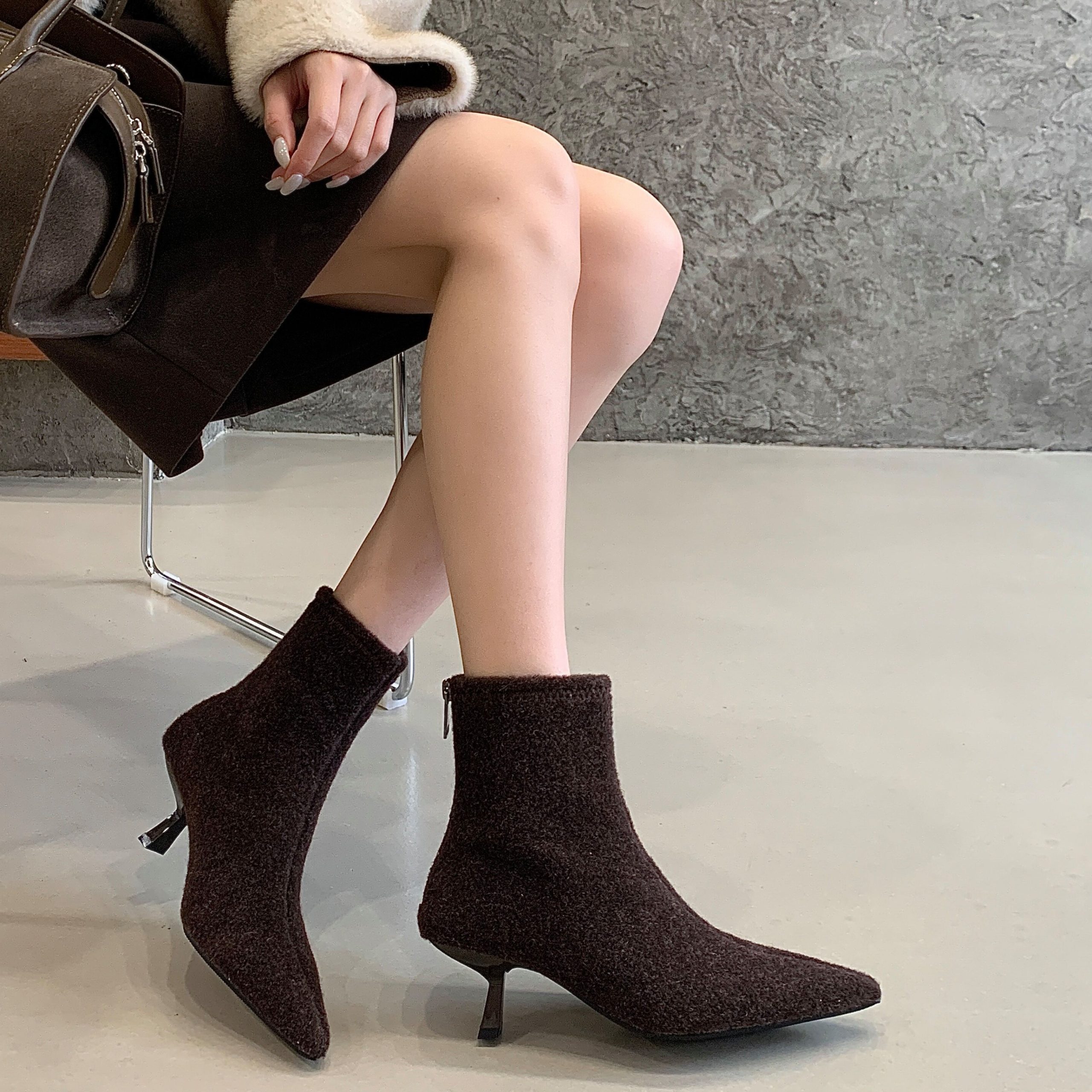 2025 New Winter Pointed Toe French Retro Slim Boots for Women High Heel Plush Lined Fashion Versatile Ankle Boots - Image 5
