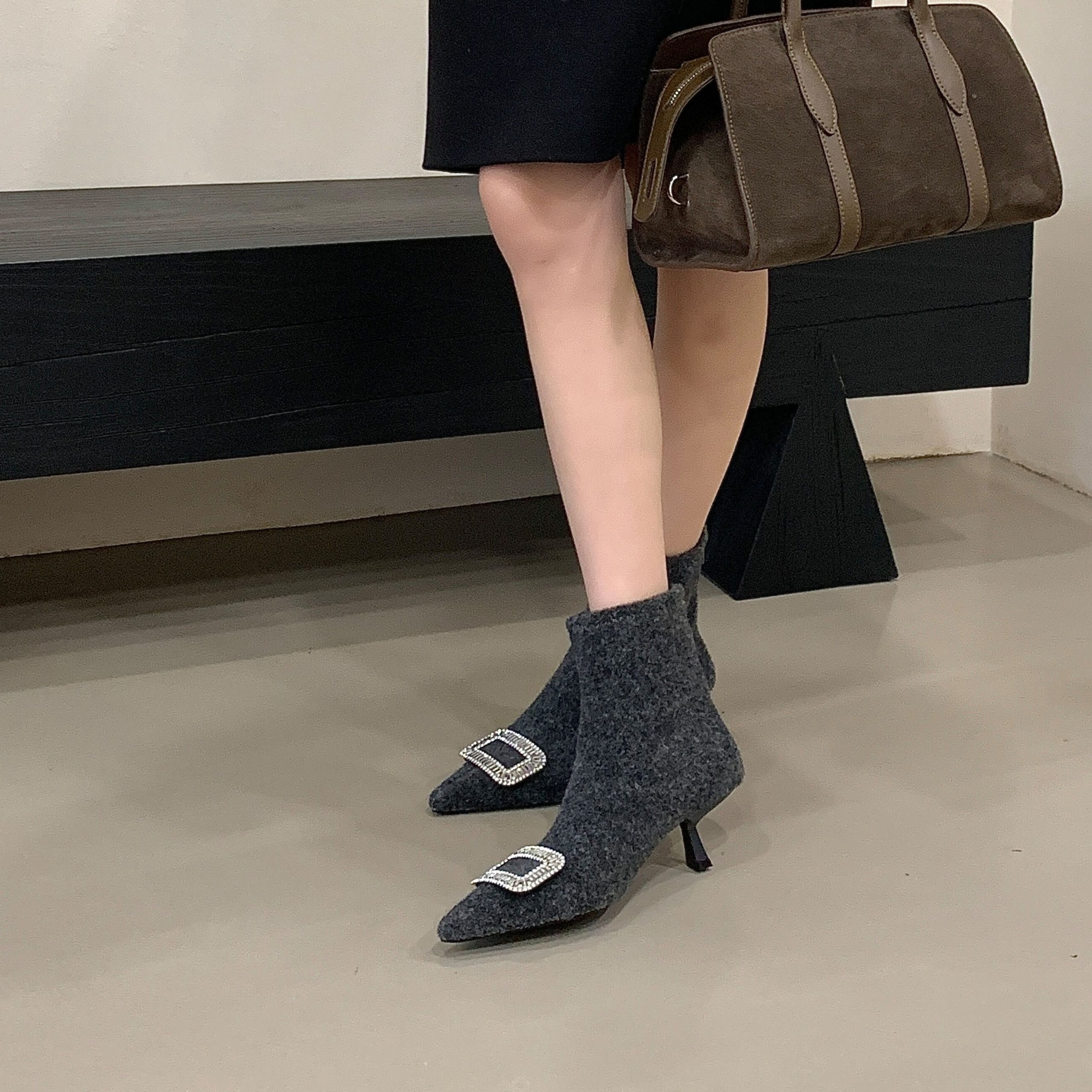 2025 New Winter Pointed Toe French Vintage Slim Boots Women's High Heel Plush Warm Fashion Versatile Ankle Boots - Image 5