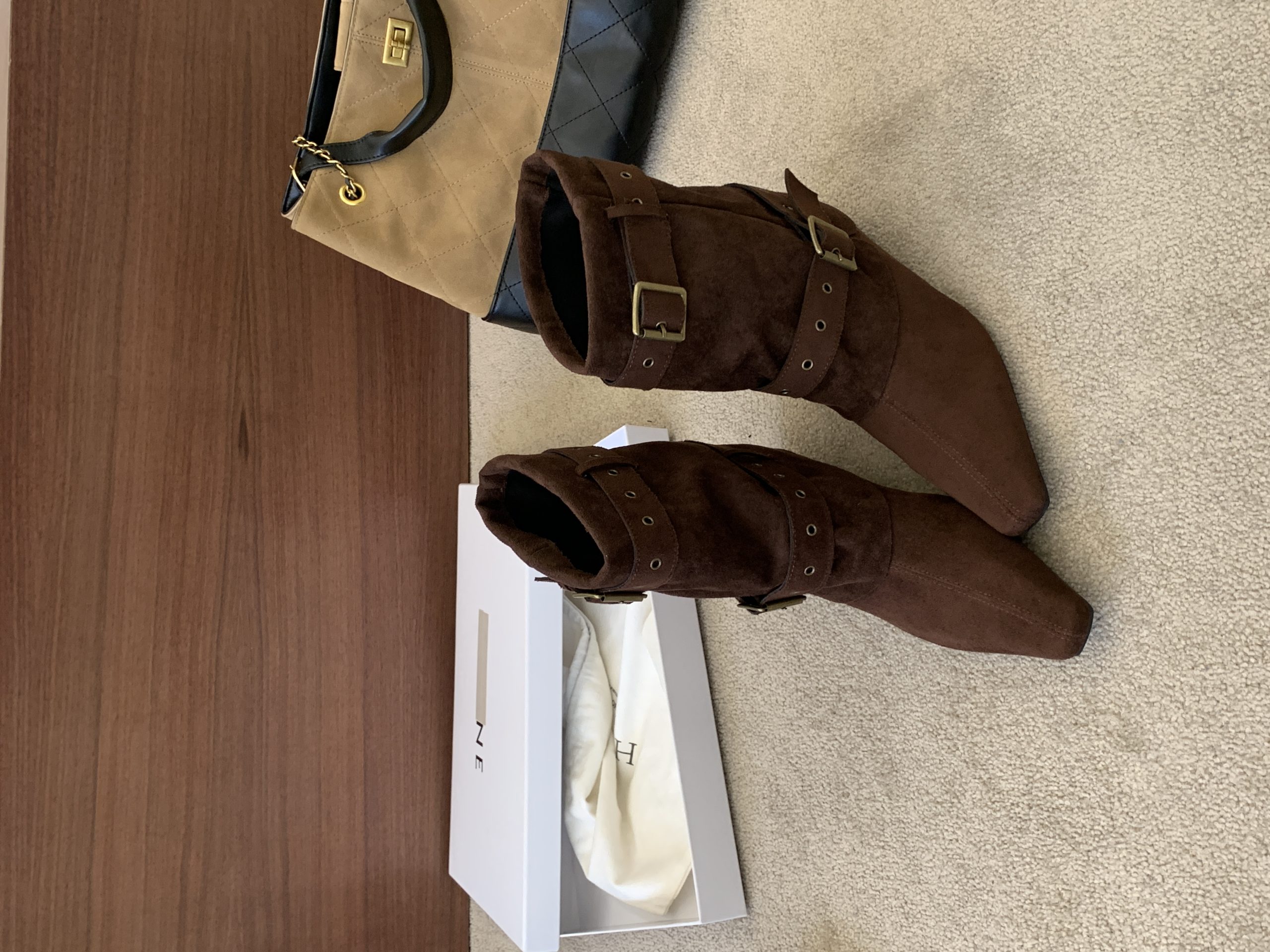 2026 New Autumn Square Toe French Retro Short Boots Button Fashion Comfort Inner Height Slim Short Boots