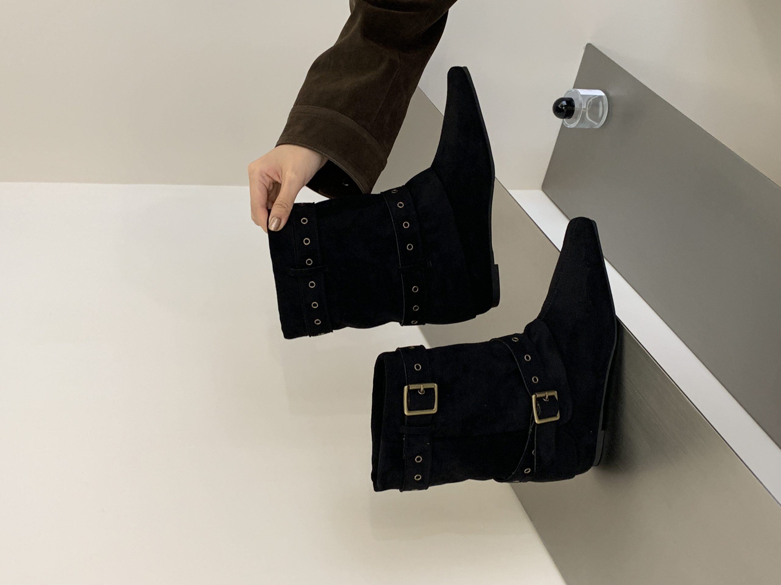2026 New Autumn Square Toe French Retro Short Boots Button Fashion Comfort Inner Height Slim Short Boots - Image 2