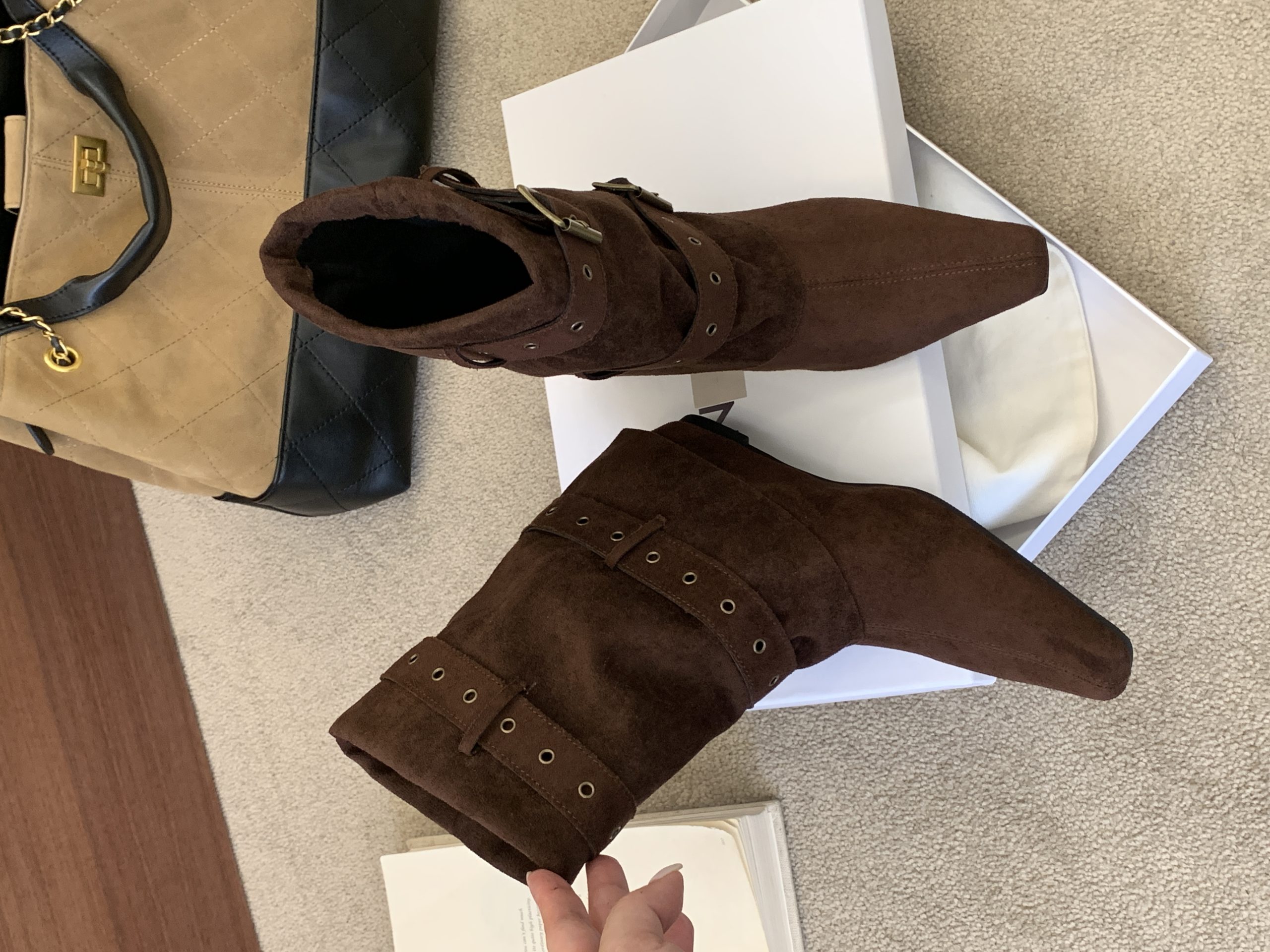 2026 New Autumn Square Toe French Retro Short Boots Button Fashion Comfort Inner Height Slim Short Boots - Image 4