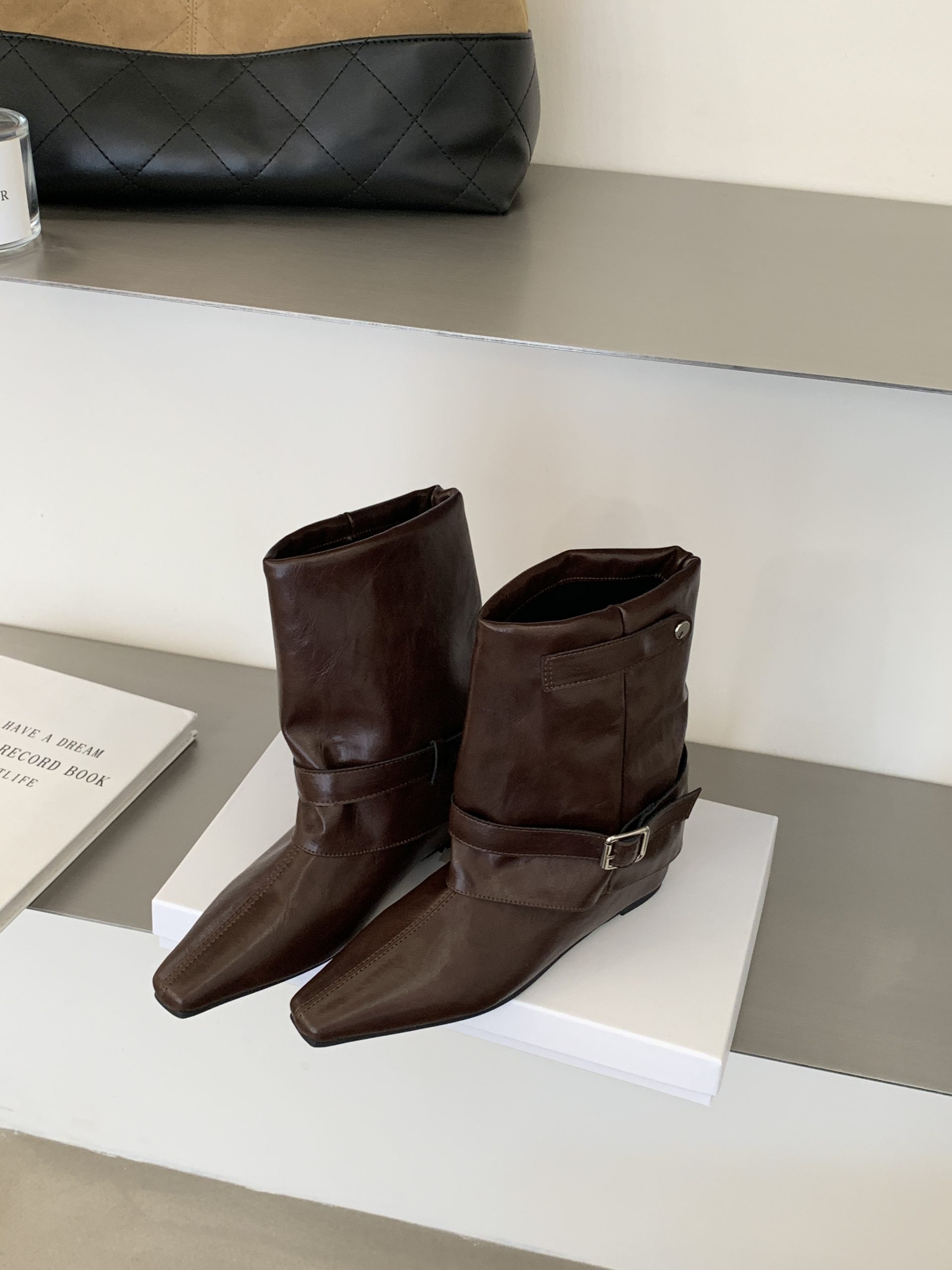 2026 New Autumn Square Toe French Retro Short Boots Button Fashion Comfort Inner Height Slim Boots - Image 2
