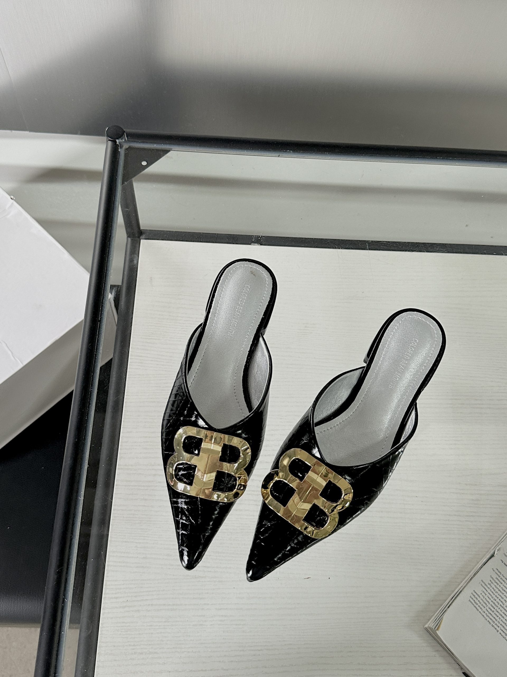 2024 New Pointed Toe Half Slippers Shallow Mouth Soft Sole Flat Fashion Versatile Buckle Closed Toe Slippers