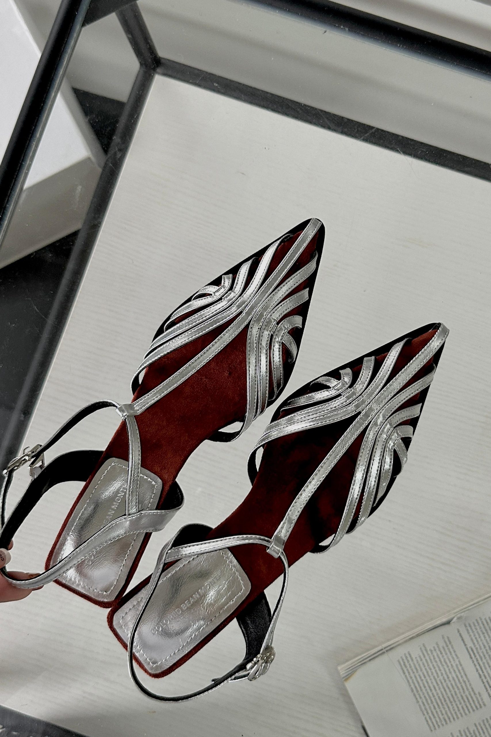 2024 New Summer Flat Hollow Pointed Toe Evening Shoes Women's Beach Design Covered Toe Slippers - Image 5