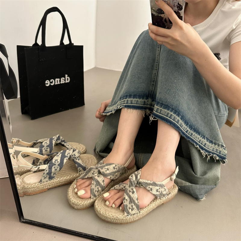 Fashion Tribe Roman Small Sandals for Women Fairy Style Thick Sole 2026 Spring Summer New French One-Strap Soft Bottom